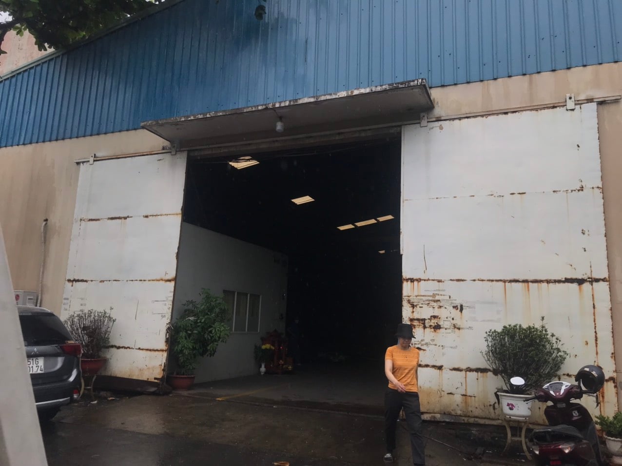 Outside of the company (4)